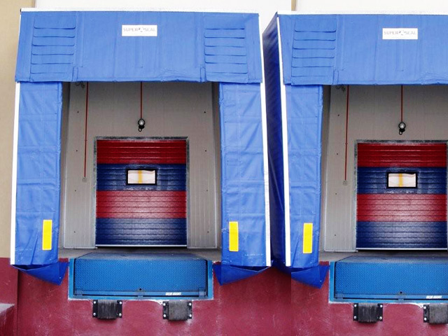 Retractable Dock Shelter