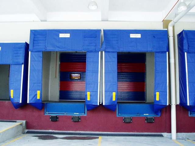 Retractable Dock Shelter