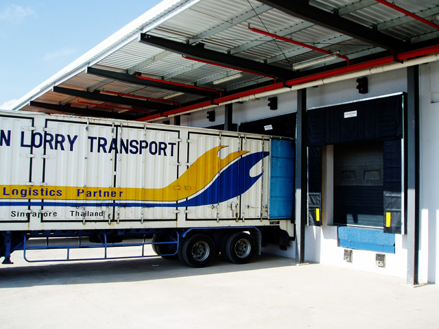 Retractable Dock Shelter